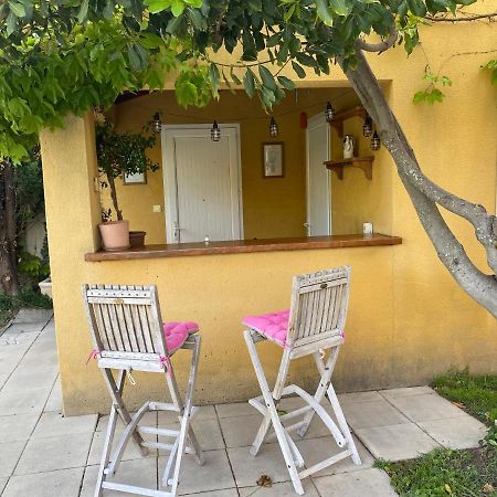 Studio Bord De Piscine Serignan-du-Comtat Екстер'єр фото