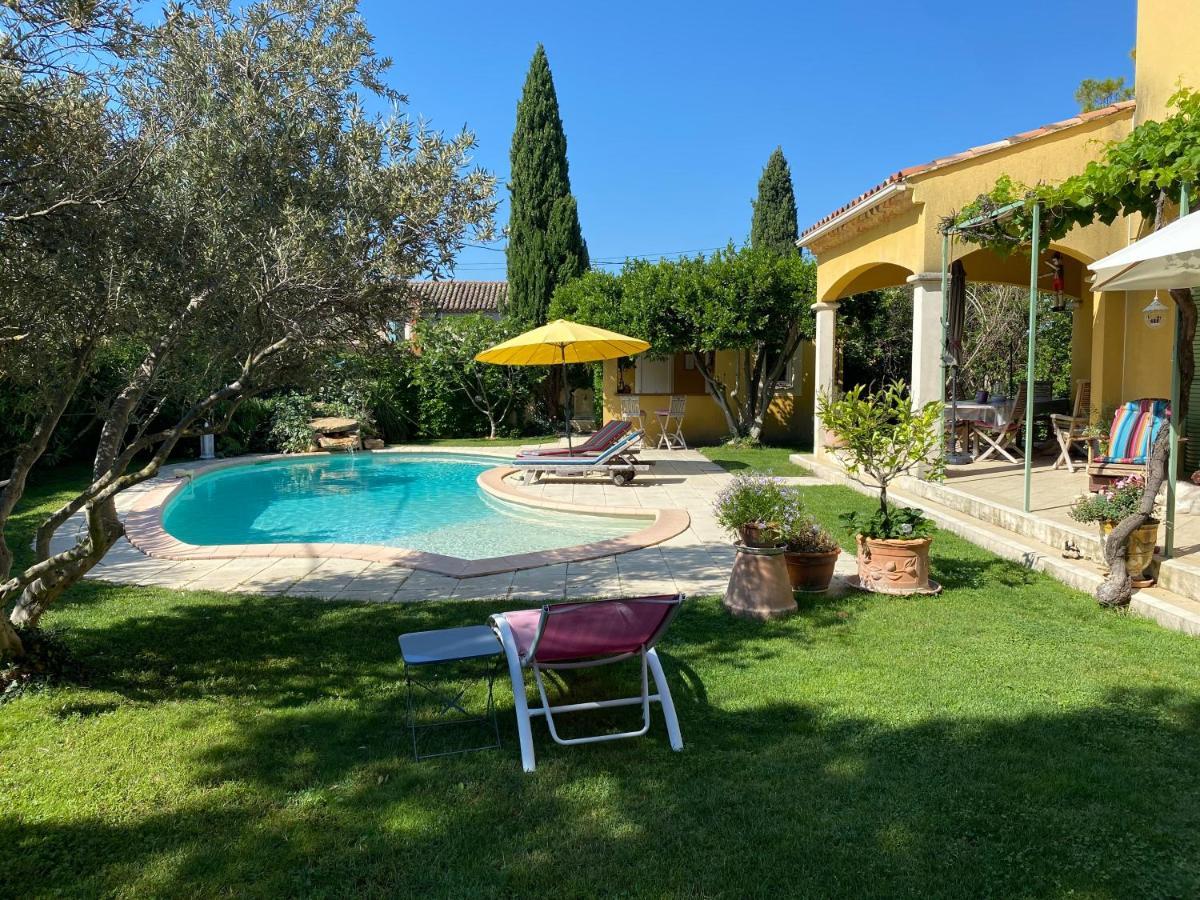 Studio Bord De Piscine Serignan-du-Comtat Екстер'єр фото